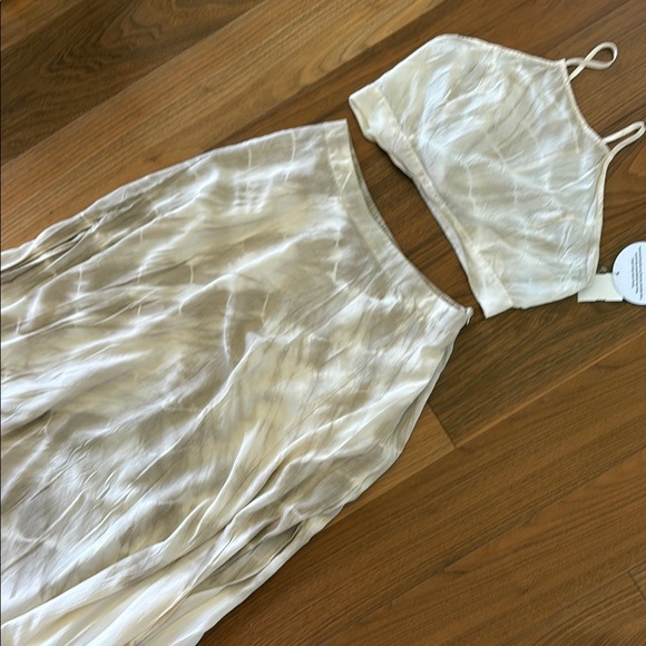 Aakaa Cream Tie-Dye Skirt Set - Picture 3 of 14
